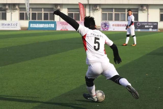 官方：曼城签下纽约城左后卫麦克法兰