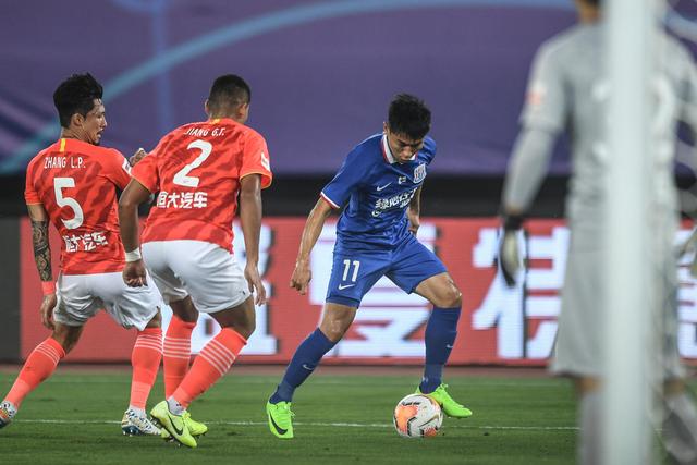 欧冠-迪亚斯头球破门 AC米兰主场1-0热刺